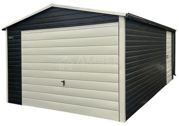 Garaż blaszany 3,5x5m Brama uchylna - drzwi - sosna norweska - drewnopodobny - biały - rynny - dach dwuspadowy AG1007